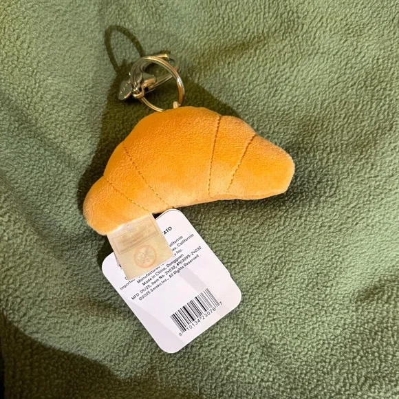 NWT Smoko Cute Croissant Keychain - Picture 2 of 4